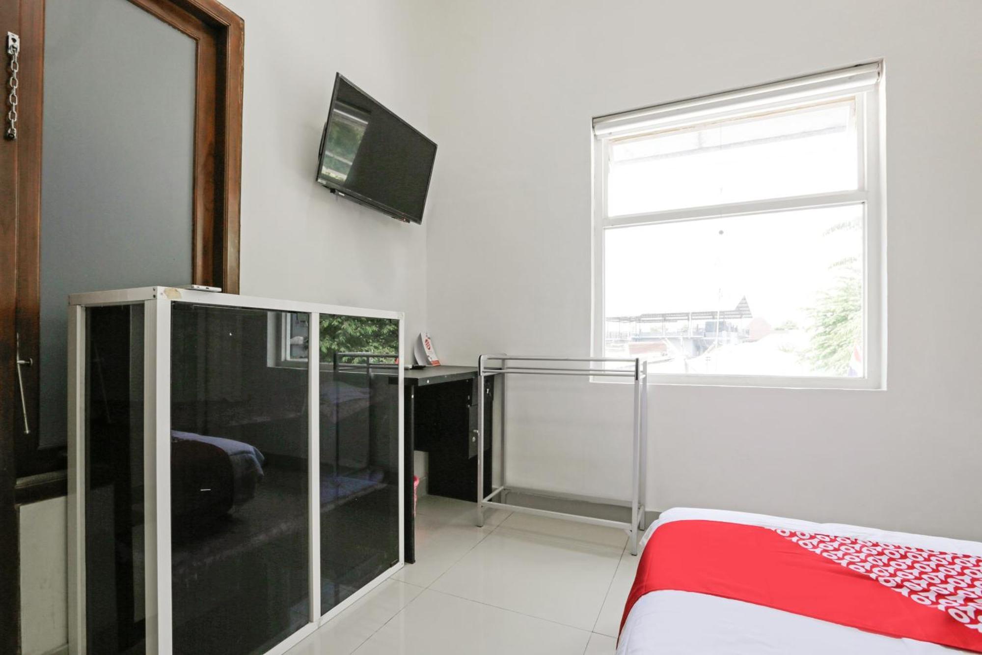 Super Oyo 3838 Tamansari Guest House Solo Екстериор снимка