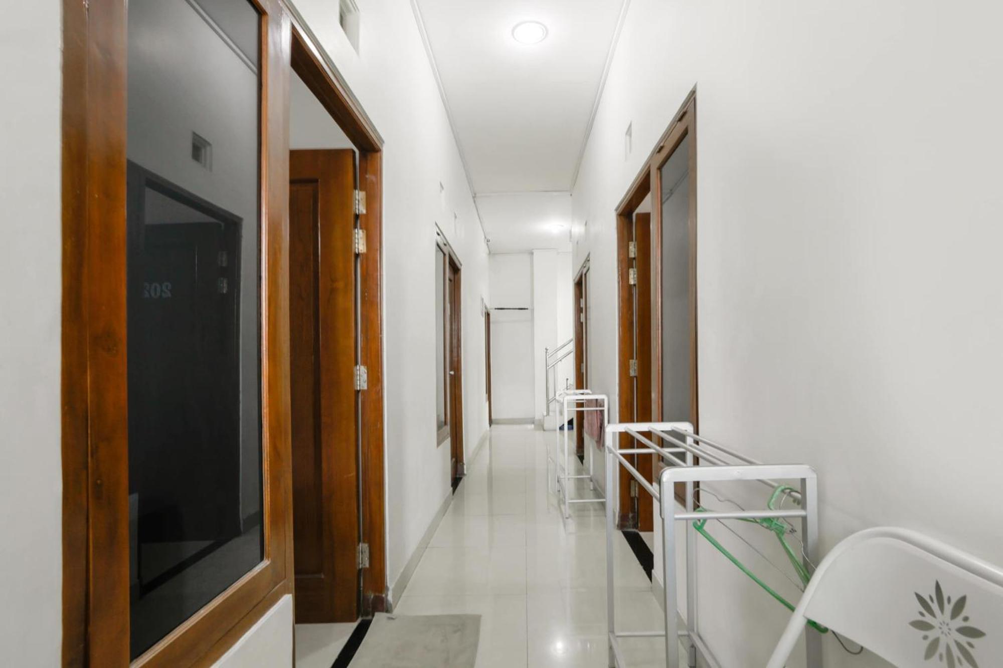 Super Oyo 3838 Tamansari Guest House Solo Екстериор снимка